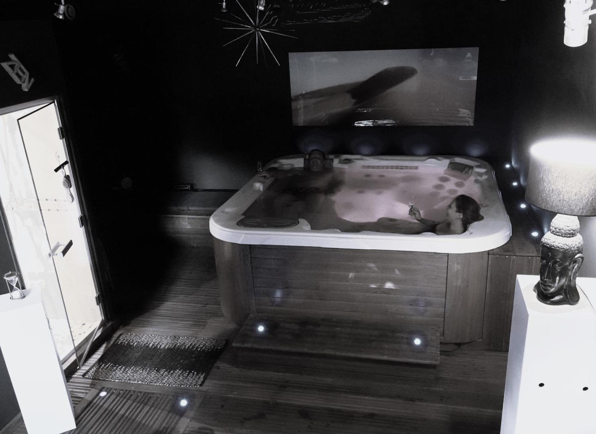 Apartment A La Campagne Les Grandes Maisons Espace Jacuzzi Hammam
